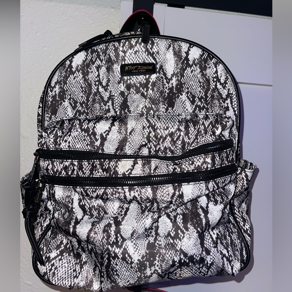 Betsy Johnson - New York Backpack - Picture 1 of 7